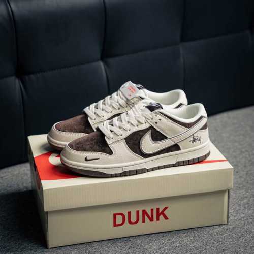 Nike Dunk 全套原楦原模倾力打造完美版型 独家原厂航空铝磨具打磨大底 鞋头坡度极致还原 无解鞋型 原盒原配 圈内天花板工艺 原厂冲刀 超高清洁度 全鞋零