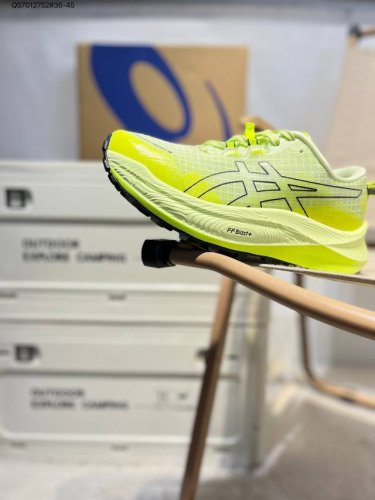 asics Gel-Trabuco Max 3亚瑟士经典跑鞋 如今机能风和户外风吹得正劲 便是主打 Urban Outdoor机能越野风格 城市和户外场景都能轻