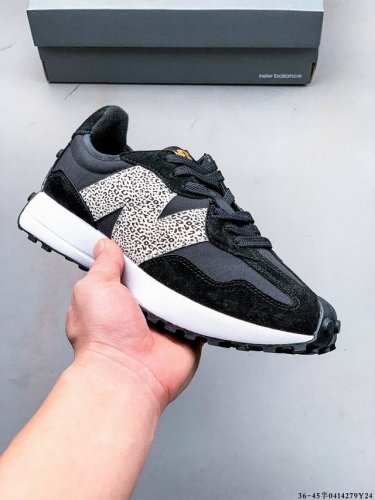 New Balance Ms327系列复古休闲运动慢跑鞋 原鞋打版 细节完美 采用尼龙及猪巴革麂皮物料拼接构成#中底高弹pu材质及满丁防滑橡胶外底上世纪 70