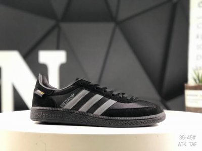 140 adidas Handball Spezial 官方正确版本 阿迪达斯经典款 复古休闲板鞋 全鞋采用反毛皮制作 牛筋耐磨大底 承载青春情怀的板鞋 经典三