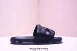 简介：耐克 Nike Kobe Off Court Slide 科比限定 露趾运动拖鞋 耐磨防滑舒适运动鞋 If2870- 尺码：如图所示 Xm0513Q202