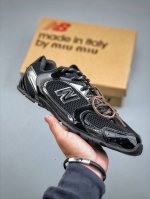 Miumiu X New Balance 530系列 意大利奢侈品牌 缪缪联名款低帮经典复古休闲运动慢跑鞋 #鞋款采用解构和轻盈的设计 彷旧的布料包覆着 New