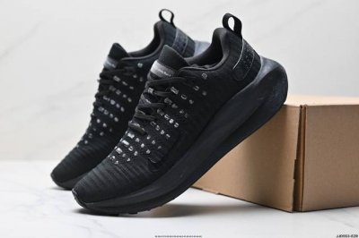 真标Nike Reactx Infinity Run 4马拉松 跑鞋 轻量鞋面搭配位于足弓处的全新板带设计 细致包裹双脚 Nike React泡棉中底 前后掌搭