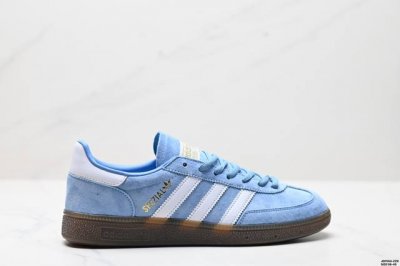 公司级Adidas Handball Spezial 阿迪达斯经典款 复古休闲板鞋 全鞋采用反毛皮制作 牛筋耐磨大底 承载青春情怀的板鞋 经典三条杠装饰鞋侧 品