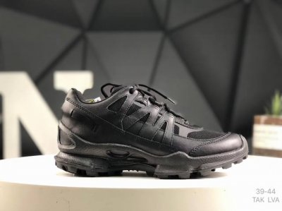 Ecco爱步 广东原版透气 配备原版三件套 防尘纸 高弹大底 全头层牛皮 新款百搭休闲款 纯手工制成 鞋面走线工整 清晰质感 原单品质 拼接运动透气网布 采用E