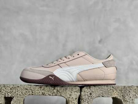 Puma Bella Ut 粉色 彪马低帮复古薄底生活休闲鞋 以趣味十足又前卫复古的设计引领潮流，将赛道精神融入街头时尚，开启前卫竞速之旅。融入经典配色，主打前 - 点击图像关闭