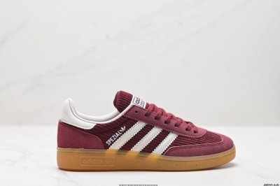 公司级adidas Handball Spezial 官方正确版本 阿迪达斯经典款 复古休闲板鞋 全鞋采用反毛皮制作 牛筋耐磨大底 承载青春情怀的板鞋 经典三条