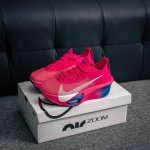 核心私 nike Air Zoom Alphafly Next% 整体采用前作的设计语言 并且对后者的细节进行升级 马拉松和长距离路跑的性能极限设计而生 货号