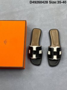 Hermes Footwear Woman 爱马仕 礼装 拖鞋 黑白等多色万年经典爱马士 女神标配 度假 居家 必备 东莞原厂真皮大底平底拖鞋！度假搭配神器！最