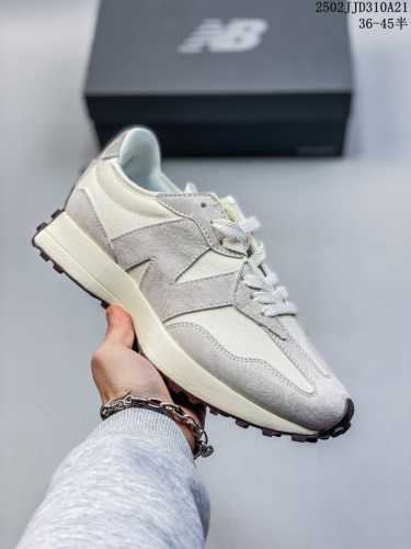 真标New Balance Ms327 复古休闲运动慢跑鞋 以更纯粹的复古风格设计打造的全新造型 侧身还以解构设计 将 N 字标志以做旧压花样式呈现 官方货号: