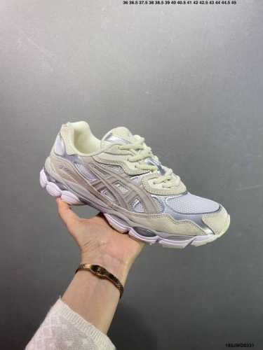 公司级Asics Gel-Nyc 复古单品 Asics亚瑟士宣布推出全新鞋款Gel-Nyc,其设计灵感来源于Gel-Nimbus 3,Gel-Mc Plus V