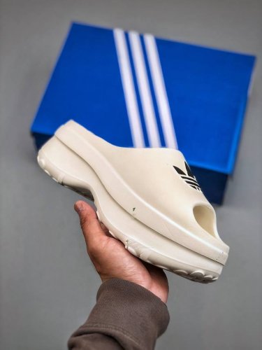 Adidas Superstar拖鞋 25夏季新款外穿时尚沙滩踩屎感透气凉拖鞋 货号 2270220104-1 尺码 36-40