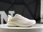140 真标带半码小红书推荐Hoka W Mach 6全新配色 这个品牌来自于新西兰的毛利语，Hoka表示大地，One One表示飞越，连起来就是飞越地平线，O