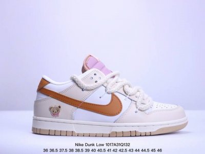 耐克 Nike Dunk Low 运动鞋复古解构绑带板鞋 作为 80 年代经典篮球鞋款，起初专为硬木球场打造，后来成为席卷街头的时尚标杆，现以经典细节和复古篮球