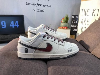 海外爆款限量发售！Nike Sb Dunk Low“ Bape联名 涂鸦红勾” 周年高端定制 低帮休闲板鞋 定制鞋盒 大厂纯原品质出货 超高清洁度 皮料切割干净