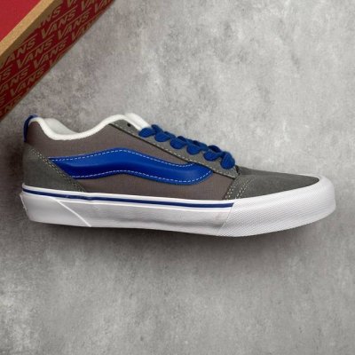 本地180 核心私 万斯 Vans Knu-Skool 面包鞋 坎普尔·茱利安系列低帮复古硫化休闲运动板鞋“肥胖版大Logo” 要说整个年最为热门的鞋型之一，「