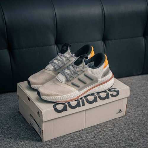 核心私 Adidas X_plrboost 款 爆米花跑鞋 全新跑鞋 爆米花针织鞋面休闲运动慢跑鞋。依旧采用了针织鞋面的设计，但是鞋面的设计语言却并不单调。半透