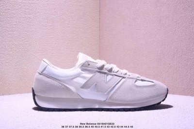new Balance Nb471 充正品质 经典复古时髦 休闲跑步鞋 完美平衡了复古腔调与现代舒适 这双承载着时空对话的跑鞋 正在用毫米级的细节革新 书写复古