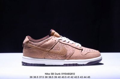 耐克Nike Sb Dunk Low Sb 限定扣篮系列复古低帮休闲运动滑板板鞋。采用脚感柔软舒适Zoomair气垫，有效吸 收滑板等极限运动在落地时带来的冲击
