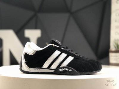 180 adidas Original Taekwondo 此款以简约大方的造型设计，给人以随性休闲的时尚格调，穿着舒适轻便，运动灵活自如，满足日常个性穿搭。