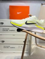 160 Nk Air Winflo 11登月跑鞋 登月10代超轻网面跑步鞋 脚跟区域营造出色舒适度，而在鞋底部分，搭载全掌型Zoom Air配置耐克网面透气跑鞋