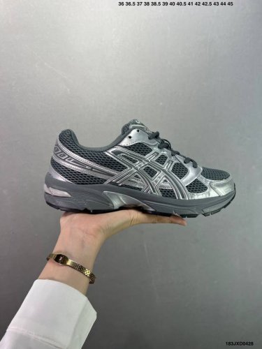 公司级Asics Gel- 复古单品 公司级Asics Gel- 系列低帮复古休闲运动慢跑鞋 白银深蓝 货号：1201A256-400 尺码：36 37 37.