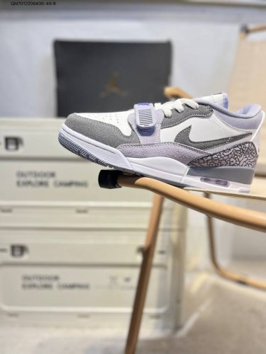 air Jordan Legacy 312 乔丹篮球鞋系列 号称 最强三合一 的 Jordan Legacy 312 自然有着杂交结合的设计 它的名字就展现出它