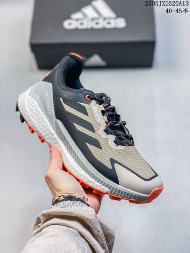 阿迪达斯Adidas N-5923三叶草 透气小Iniki 伊尼基复古跑步鞋。 采用针织透气网面头层牛皮革 货号:H P12710 尺码:40-45半 Id:1