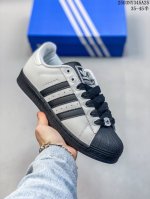 120头层皮 adidas Originals Superstar Xlg T贝壳头系列低帮厚底松糕经典百搭休闲运动板鞋 以现代时尚元素焕新演绎的经典运动鞋当你