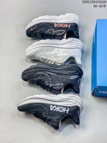 小红书推荐Hoka W Bondi 9全新配色 这个品牌来自于新西兰的毛利语 Hoka表示大地 One One表示飞越 连起来就是飞越地平线 One One不是