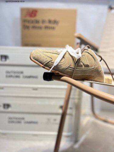 Miumiu X New Balance Nb24S联名款拖鞋 缪缪大秀上爆出的这双与New Balance 新百伦联名款运动 球鞋 后全球各大代购官网火爆上市