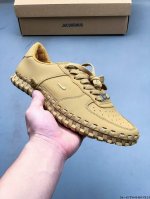 Jacquemus X Nike J Force 1 Low 防滑耐磨低帮 运动休闲鞋 欧美走秀款英伦复古 翘式鞋头设计，响应灵活，保护脚趾。采用经典鞋型，融入