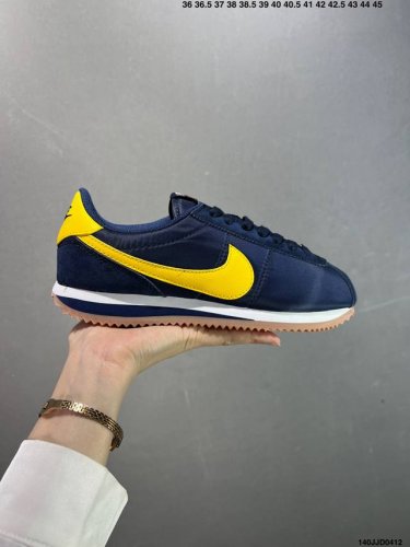 Nike Classic Cortez Nylon Pren 全新配色 经典阿甘休闲跑步鞋 纯粹而执着的精神，使得Cortez种在了一代人的心里，无论是否喜欢它