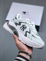 J版纯原 Mlb New York Yankees Curve Runner 千禧 洋基队厚底增高老爹鞋 加厚鞋底，侧面有撞色Ny标识，打造出时尚外观，尽显独特