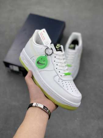 工厂套现 福利特价 原本地200版本 公司级 Nike Air Force 1 07 空军一号低帮百搭休闲运动板鞋。白绿笑脸作为主色调，柔软、弹性十足的缓震性能 - 点击图像关闭
