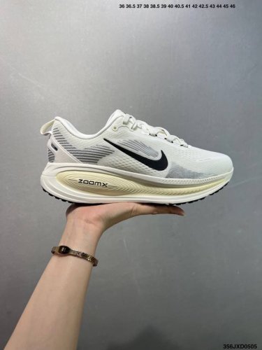 公司级Nike Vomero 18 耐克 舒适减震防滑 低帮跑步鞋 全掌Reactx泡绵中底 前掌和后跟还配备了Air Zoom气垫单元 据说跑起来更快更舒适哦