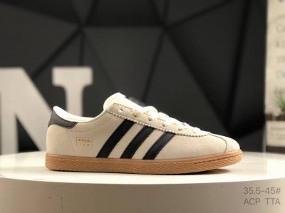 阿迪达斯 Adidas Stadt经典麂皮薄底运动板鞋 T头鞋 皮革和绒面革经典运动鞋以典藏足球鞋为灵感这款Stadt经典运动鞋植根足球传统 以别致皮革鞋面和绒