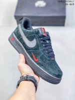 公司级耐克air Force 7 空军一号低帮百搭休闲运动板鞋。柔软、弹性十足的缓震性能和出色的中底设计，横跨复古与现代的外型结合，造就出风靡全球三十多年的fo