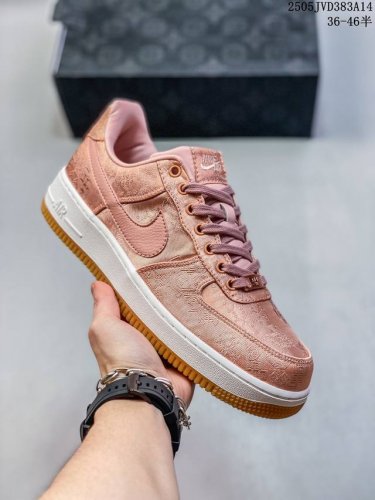 公司带半码 耐克Nike Air Force 1 07 空军一号低帮百搭休闲运动板鞋 柔软 弹性十足的缓震性能和出色的中底设计 横跨复古与现代的外结合 造就出风