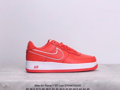 耐克 Nike Air Force 1 '07 Low 空军一号低帮，柔软、弹性十足的缓震性能和出色的中底设计，横跨复古与现代的外型结合，造就出风靡全球三十多年