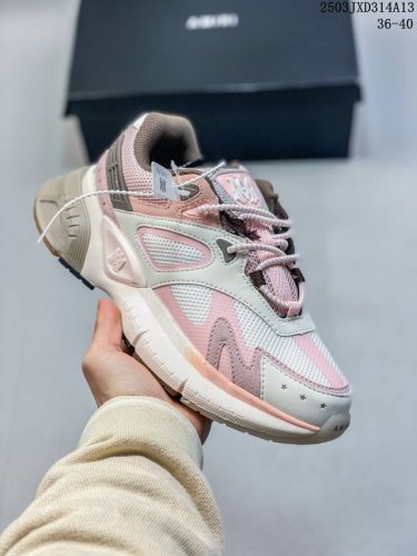 180 公司级Amiri Ma Runner 皮革 舒适百搭 低帮 生活休闲鞋 选用优质材料，精细制作。经典设计，展现优雅气质。舒适脚感，轻松穿梭。适合各种场合