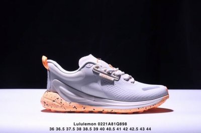 230 公司级Lululemon Blissfeel Run 白色露露乐檬 提升贴合和触感。立体针织弹力鞋面轻量透气，中底采用Lululemon特别研发的加厚泡