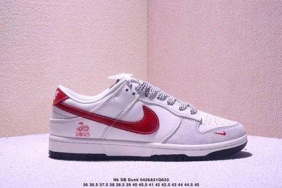 耐克 Nk Sb Dunk Low *斯图西联名 高端定制 低帮休闲运动板鞋独家版型，柔软高端皮革鞋面，黑白棕勾配色，冲击视觉的同时，带来舒适脚感体验 #定制鞋