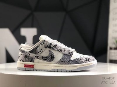 公司级带半码 耐克 Nike Dunk Low 复古低帮休闲运动滑板板鞋。采用脚感柔软舒适Zoomair气垫，有效吸收滑板等极限运动在落地时带来的冲击力，为街头
