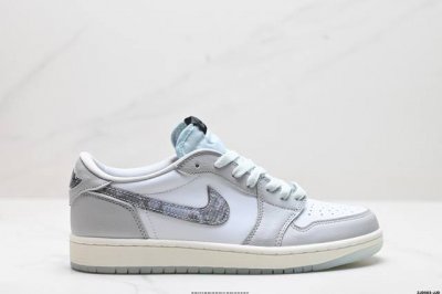 公司级nike Air Jordan 1 Low Aj1乔1低帮休闲板鞋 同步官方配色 市场唯一独家头层皮打造 原鞋原档案开发 原厂皮料 原档冲孔鞋头 正确满胶