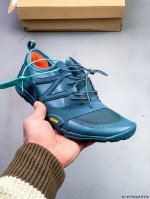 Issey Miyake X New Balance Mt10Ov1三宅一生联名透气越野跑步鞋 此番联名鞋款的灵感源自感官身体和赤足运动的概念，New Bala