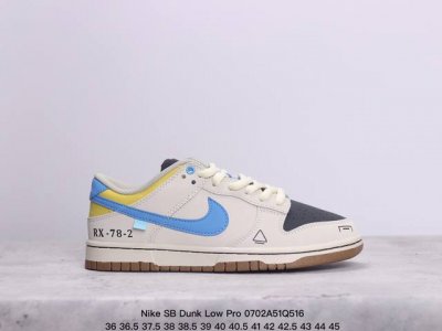耐克nike Sb Dunk Low Pro 复古低帮 真标 休闲运动滑板板鞋。采用脚感柔软舒适zoomair气垫，有效吸收滑板等极限运动在落地时带来的冲击力，