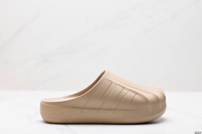 160 阿迪达斯Adidas Adilette Clogs Mule 莱特穆勒系列休闲运动室内外涉水包头露跟凉鞋式洞洞拖鞋 货号:Ie0754 尺码:36-45