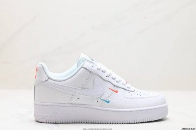 真标耐克nike Air Force 1 Low空军一号低帮百搭休闲运动板鞋。柔软、弹性十足的缓震性能和出色的中底设计，横跨复古与现代的外型结合，造就出风靡全球