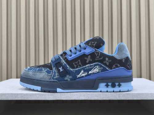 渠道优势，！ 专柜版 驴牌 Lv Trainer 情侣限定系列 休闲 低帮 时尚板鞋 尺码 38 39 40 41 42 43 44 45 46男款 注：此款比